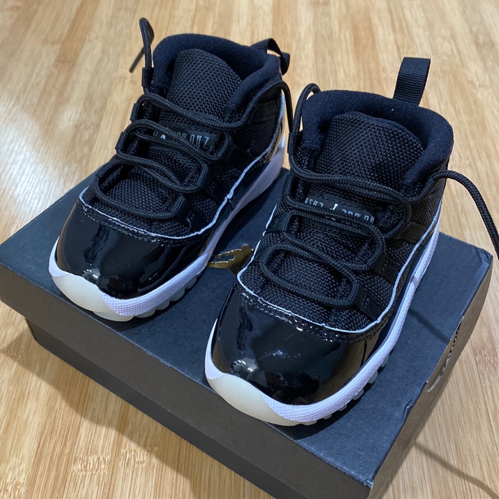 Nike Air Jordan 11 Retro Size 7c